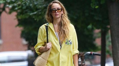 Jennifer Lawrence: Έτσι θα φορέσουμε τα jelly sandals με στιλ
