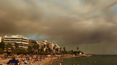 Φωτιά στον Βαρνάβα: Καπνοί και στάχτες σκέπασαν την Αττική
