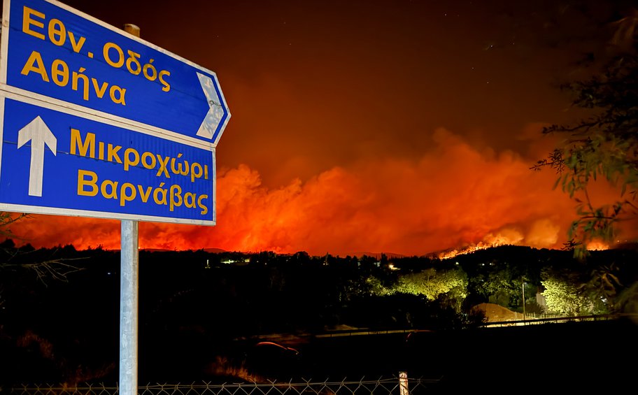 Φωτιά στον Βαρνάβα: Άνοιξε το ΟΑΚΑ για τους κατοίκους των περιοχών που εκκενώθηκαν