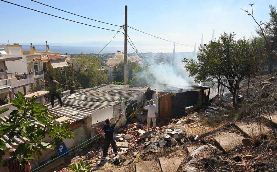 Φωτιά στην Αττική: Μεγάλη επιχείρηση στήριξης των πυρόπληκτων - Αίθουσες φιλοξενίας σε Δήμους 