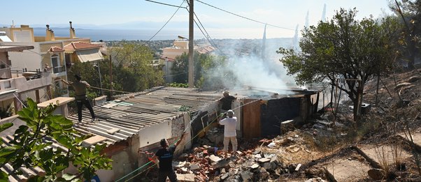 Φωτιά στην Αττική: Μεγάλη επιχείρηση στήριξης των πυρόπληκτων - Αίθουσες φιλοξενίας σε Δήμους 