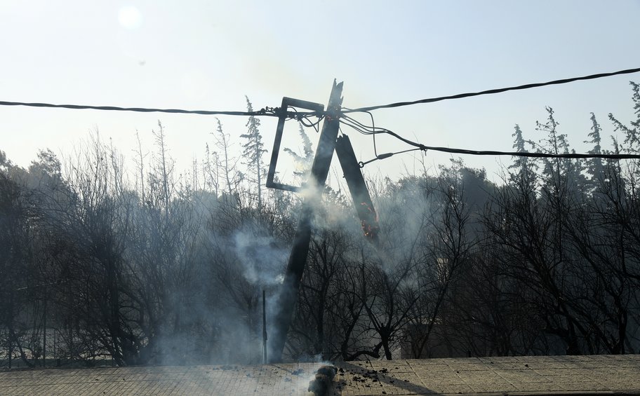 ΔΕΔΔΗΕ: Eπί ποδός για την ταχύτερη επανηλεκτροδότηση των πληγεισών περιοχών