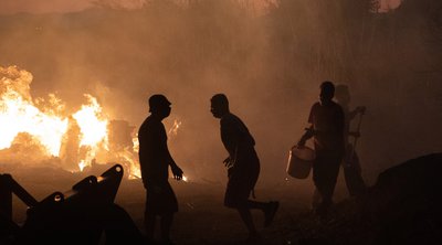 Φωτιά στην Αττική: Νέο 112, εκκενώνεται ο Βρανάς Μαραθώνα 