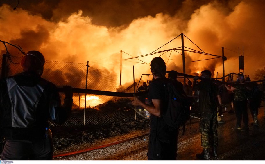 Εκπρόσωπος Πυροσβεστικής: Βελτιωμένη η εικόνα της πυρκαγιάς στην Αττική