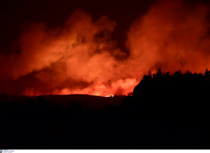 Φωτιά στην Αττική: Οι τέσσερις λόγοι που επεκτάθηκε τόσο γρήγορα 