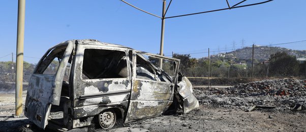 Φωτιά στην Αττική: Εικόνες καταστροφής από το πέρασμα της πυρκαγιάς