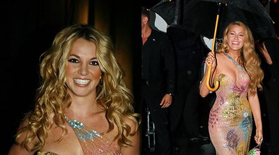 Η Britney Spears «απαντά» στην Blake Lively φορώντας μια ανανεωμένη εκδοχή του Versace φορέματος
