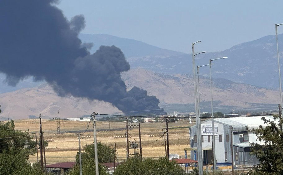 Λάρισα: Συναγερμός για φωτιά σε εταιρεία ανακύκλωσης - Ήχησε το 112 