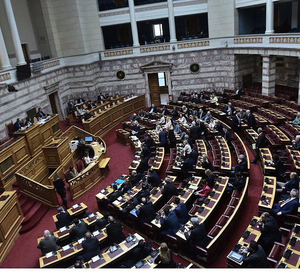 Κυβερνητικές πηγές: Τον Σεπτέμβριο η συζήτηση στη Βουλή για τον απολογισμό των καταστροφικών πυρκαγιών