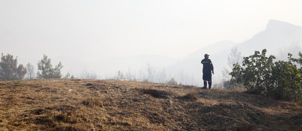 Καιρός: «40άρια» και άνεμοι 7 μποφόρ σήμερα - Οι περιοχές που κινδυνεύουν για εκδήλωση φωτιάς