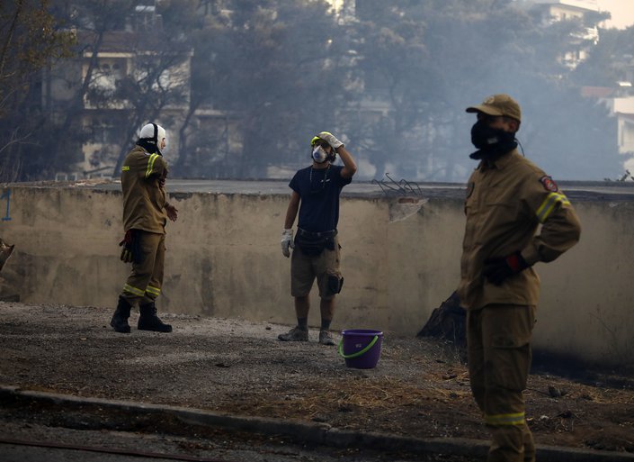 Φωτιά στην Αττική: Τα σενάρια που εξετάζουν οι Αρχές για το ξέσπασμα της πυρκαγιάς