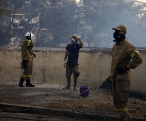 Φωτιά στην Αττική: Τα σενάρια που εξετάζουν οι Αρχές για το ξέσπασμα της πυρκαγιάς