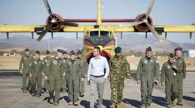 Επίσκεψη Μητσοτάκη στην Αεροπορική Βάση Ελευσίνας: «Προσπαθούμε πάντα να γίνουμε καλύτεροι»