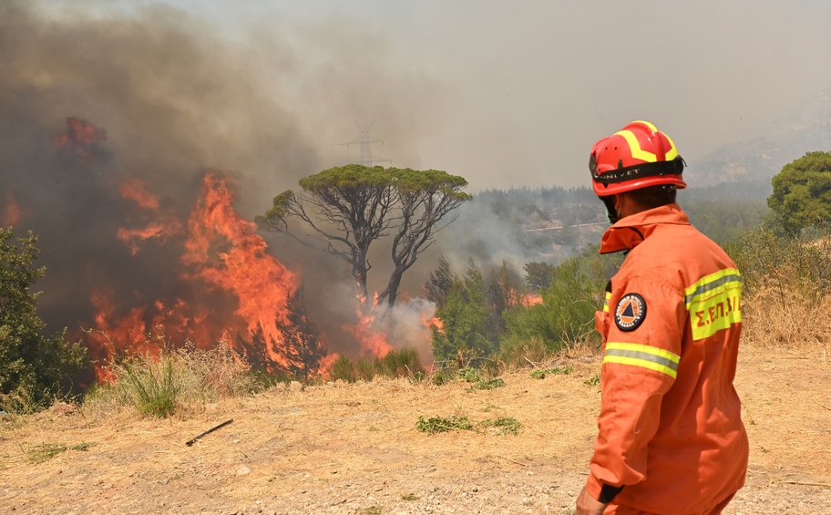 Καιρός: Εκρηκτικό κοκτέιλ αύριο με «40άρια» και μποφόρ - Οι επικίνδυνες περιοχές για πυρκαγιά 