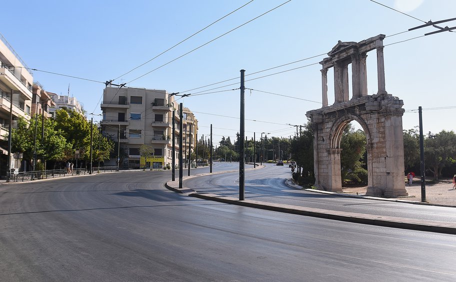 Δεκαπενταύγουστος: Έρημη πόλη η Αθήνα - ΕΙΚΟΝΕΣ 