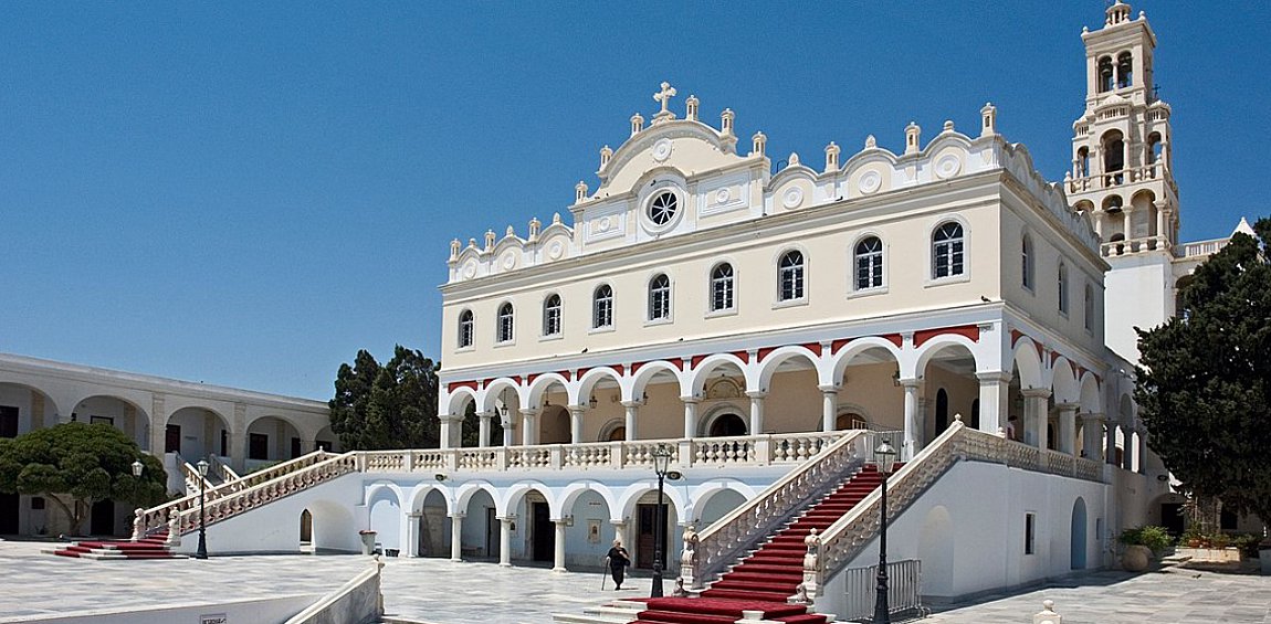 Κοίμηση της Θεοτόκου: Πώς γιορτάζεται ο Δεκαπενταύγουστος σε κάθε γωνιά της Ελλάδας
