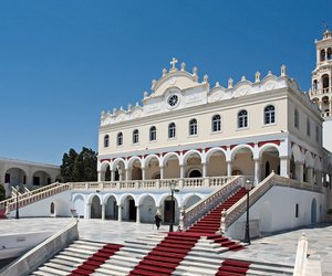 Κοίμηση της Θεοτόκου: Πώς γιορτάζεται ο Δεκαπενταύγουστος σε κάθε γωνιά της Ελλάδας
