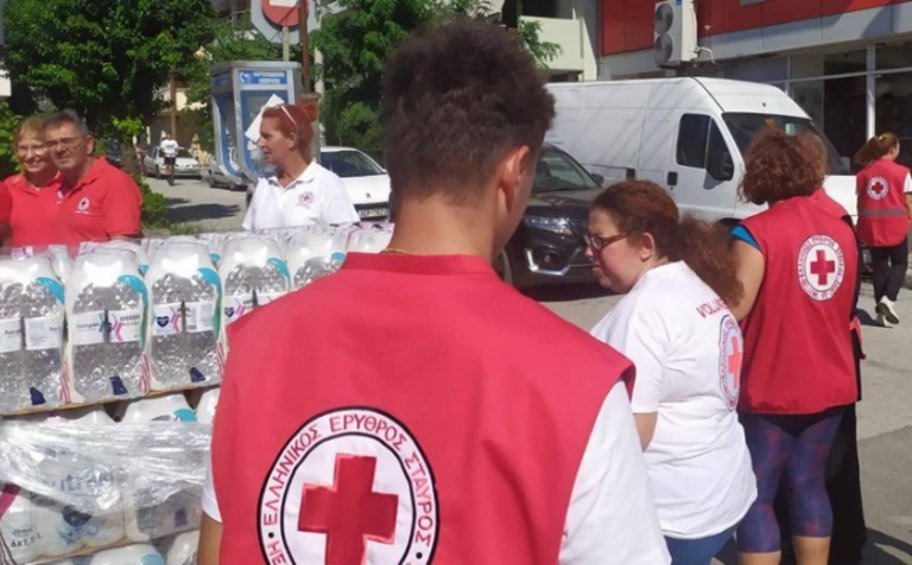 Φωτιά στην Αττική: Πώς έζησαν τις καταστροφικές πυρκαγιές οι διασώστες του Ερυθρού Σταυρού 