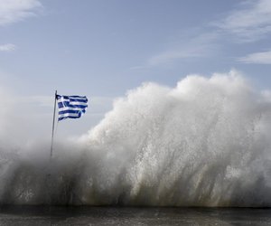 Καιρός: Θυελλώδεις άνεμοι και «40άρια» σήμερα 