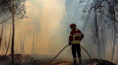 Φωτιά στην Αμαλιάδα: Στο χειρουργείο ο πυροσβέστης που τραυματίστηκε 
