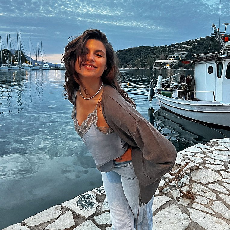 Η Δανάη Παππά έγινε 28 – Έτσι γιόρτασε τα γενέθλιά της