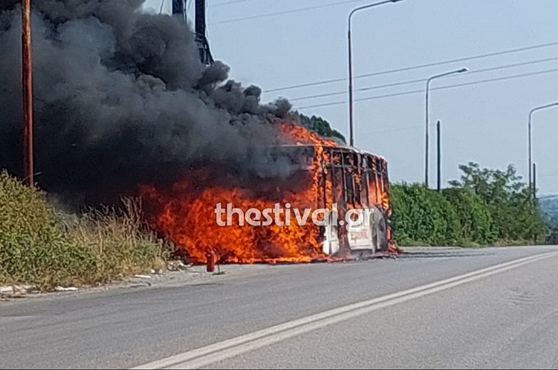 Θεσσαλονίκη: Λεωφορείο τυλίχτηκε στις φλόγες – Στο σημείο η Πυροσβεστική – ΒΙΝΤΕΟ