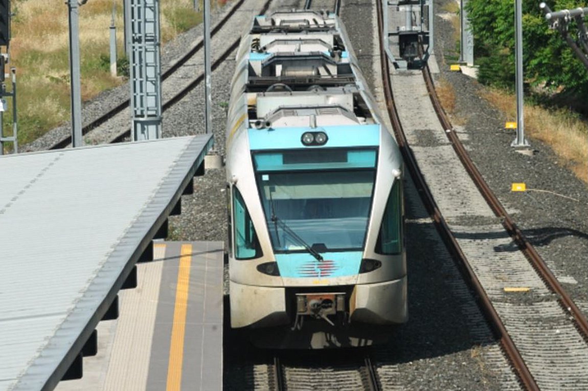 Πρόβλημα με συρμό του προαστιακού – Ακινητοποιήθηκε στα Ανω Λιόσια