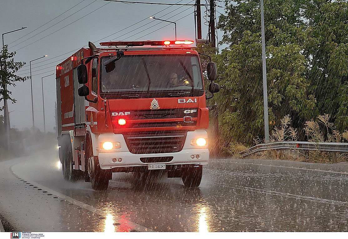 Κακοκαιρία: Περισσότερες από 50 κλήσεις έχει λάβει για την Αττική η Πυροσβεστική