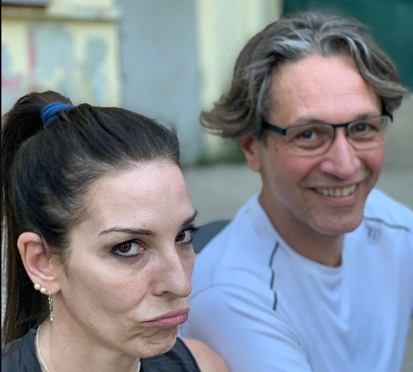 Αιμίλιος Χειλάκης: Απαθανατίζει την Αθηνά Μαξίμου και εκφράζει δημόσια τον έρωτά του