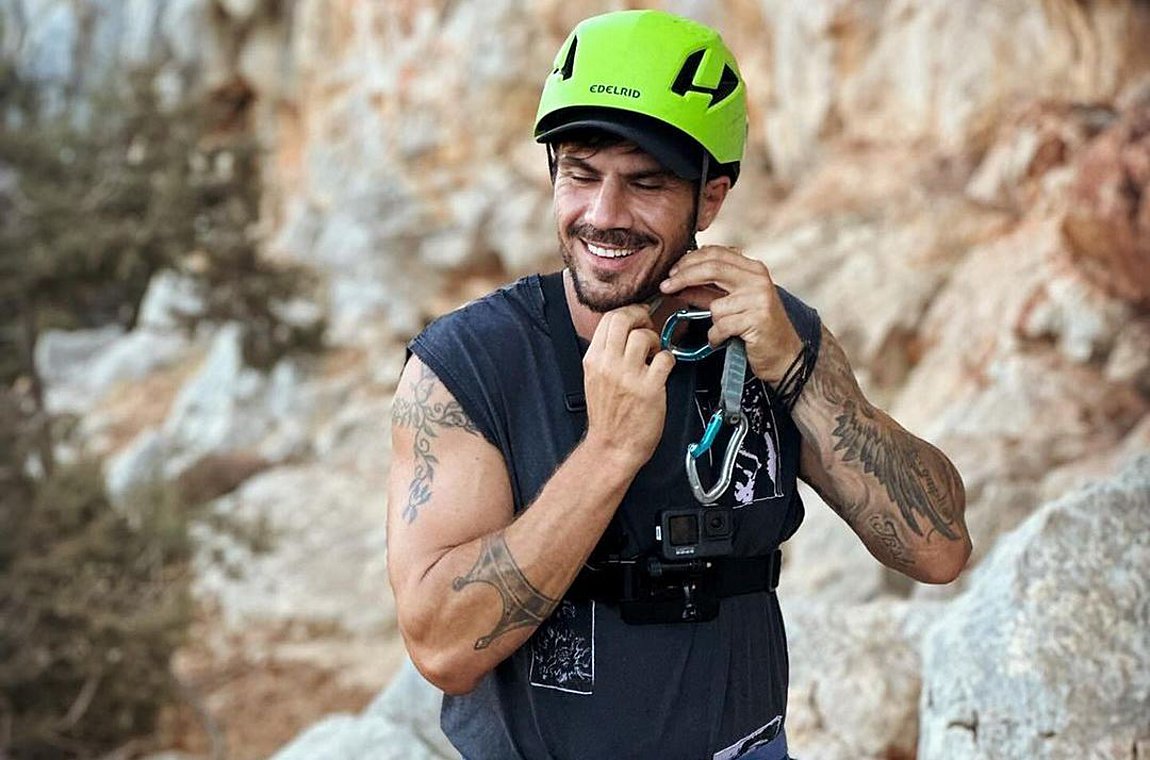 Άκης Πετρετζίκης: Έκανε αναρρίχηση στην Κάλυμνο