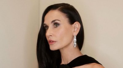 Demi Moore: Εξηγεί γιατί επιλέγει να βγαίνει από τα ρούχα της αν και νιώθει ανασφάλεια για το σώμα της
