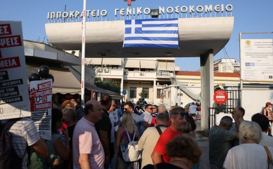 Θεσσαλονίκη: Ένταση ανάμεσα σε υγειονομικούς και ΜΑΤ - ΒΙΝΤΕΟ