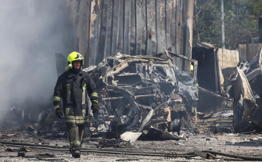 Μπαράζ ρωσικών επιθέσεων στην Ουκρανία - Η απάντηση του Κιέβου και η επίθεση της Μόσχας