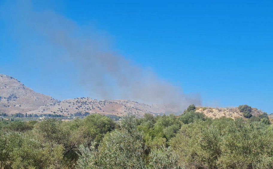 Ρόδος: Φωτιά στην περιοχή των Κολυμπίων