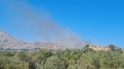 Ρόδος: Φωτιά στην περιοχή των Κολυμπίων