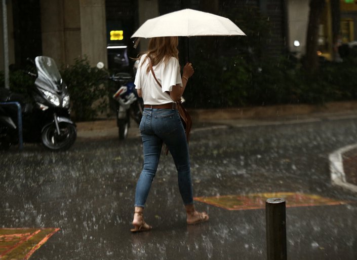 Νέο έκτακτο της ΕΜΥ: Πού και πότε θα χτυπήσει η κακοκαιρία «ΑΤΕΝΑ»