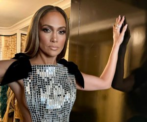 Jennifer Lopez: «Έσβησε» το τατουάζ για τον Ben Affleck εν μέσω διαζυγίου;
