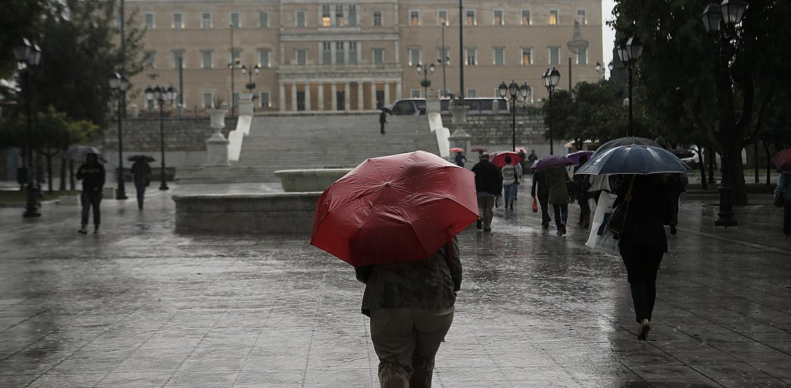 Σε εξέλιξη η κακοκαιρία «ΑΤΕΝΑ» - Πώς θα κινηθεί τις επόμενες ώρες