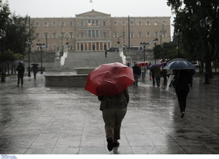 Σε εξέλιξη η κακοκαιρία «ΑΤΕΝΑ» - Πώς θα κινηθεί τις επόμενες ώρες