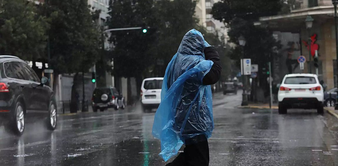 Κακοκαιρία «ΑΤΕΝΑ»: Κεραυνοί και χαλαζοπτώσεις τις επόμενες ώρες 