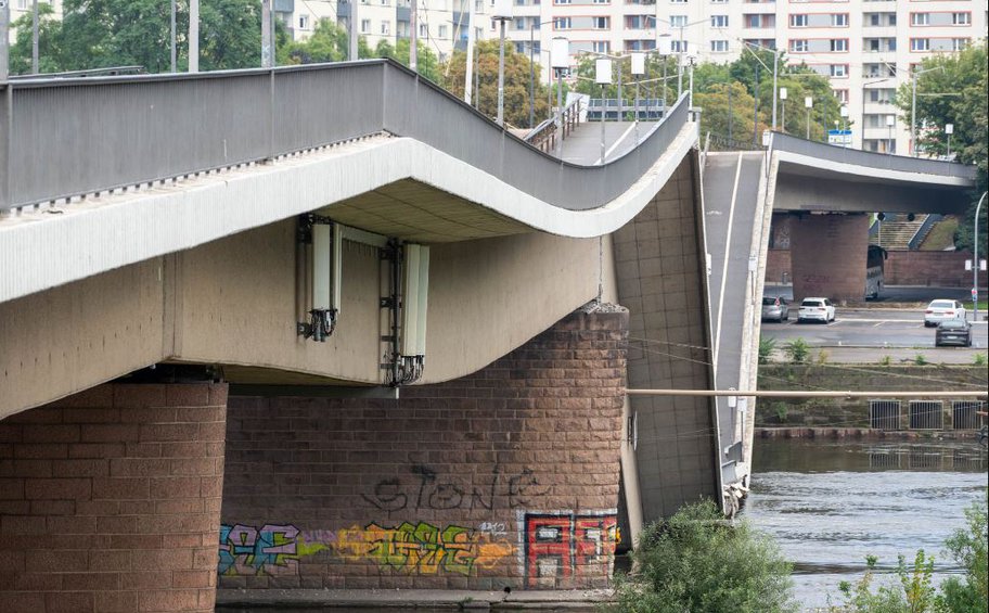 Γερμανία: Μερική κατάρρευση γέφυρας στη Δρέσδη - ΕΙΚΟΝΕΣ