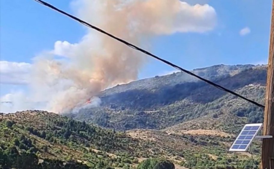 Κοζάνη: Μαίνεται η πυρκαγιά στη Βλάστη 