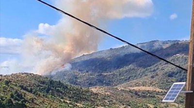 Κοζάνη: Μαίνεται η πυρκαγιά στη Βλάστη 