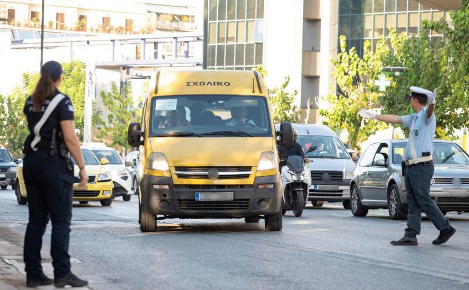 Σχολικά λεωφορεία: Πάνω από 200 πρόστιμα σε ελέγχους της Τροχαίας - Βρέθηκαν και ληγμένες άδειες!
