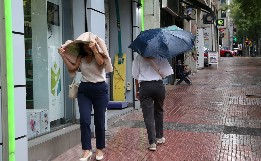 Με δύο... πρόσωπα ο καιρός: Πού θα εκδηλωθούν βροχές και καταιγίδες - Η πρόγνωση για το Σαββατοκύριακο