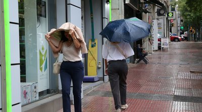 Με δύο... πρόσωπα ο καιρός: Πού θα εκδηλωθούν βροχές και καταιγίδες - Η πρόγνωση για το Σαββατοκύριακο