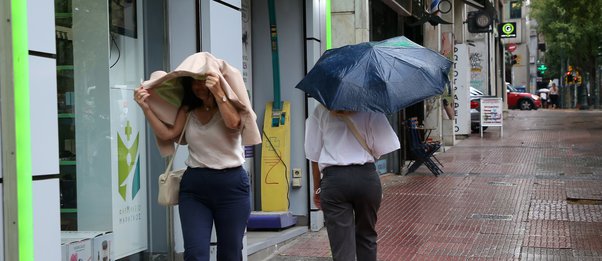 Με δύο... πρόσωπα ο καιρός: Πού θα εκδηλωθούν βροχές και καταιγίδες - Η πρόγνωση για το Σαββατοκύριακο