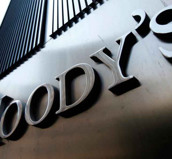 Αγορές: Σε αναμονή για την Moody's τα ελληνικά ομόλογα