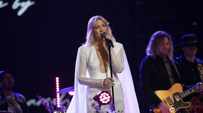 Kate Hudson: «Κάθε φορά που βλέπω τον Elton John, μου λέει πόσο τρελός ήταν ο πατέρας μου»