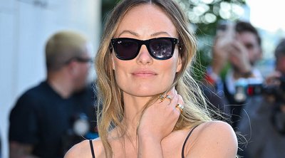 Η Olivia Wilde μάς δείχνει πώς θα φορέσουμε το «γυμνό» φόρεμα με τη μαύρη δαντέλα